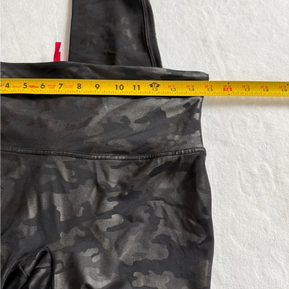 SPANX Black‎ Camo Leggings - Size XL - Picture 7 of 8